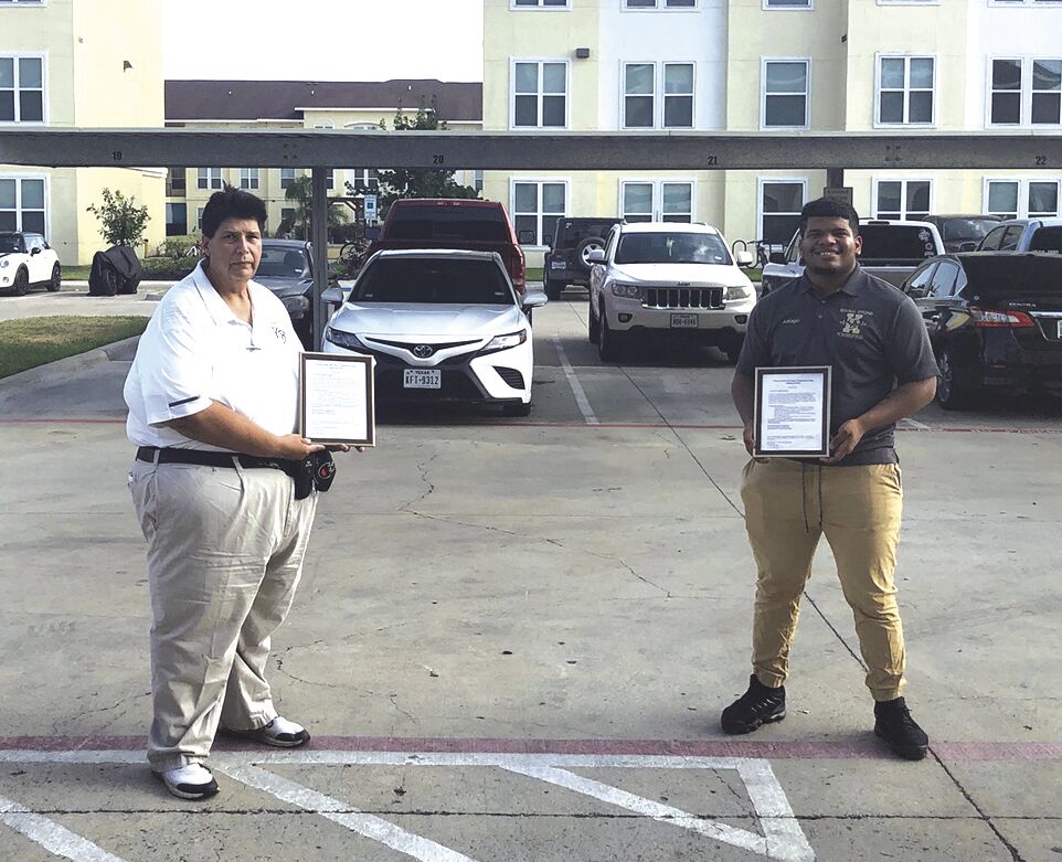 Powerlifter receives scholarship